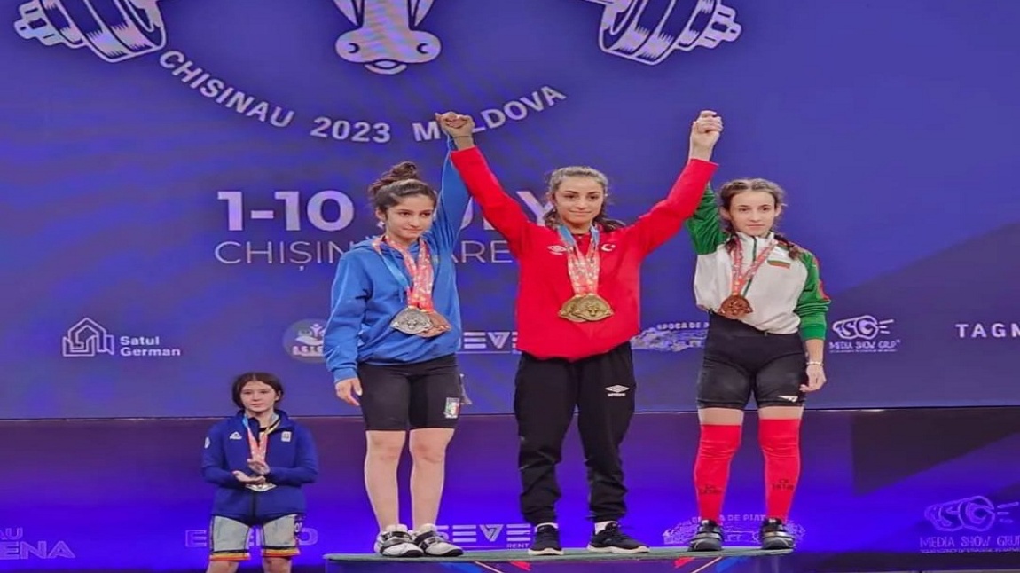 Halter Kursu Öğrencilerimizden Şevval İNCE, 2 Temmuz 2023 Moldovada Yapılan Halter Turnuvasında 40 kg Sikletinde Koparmada, Silkmede Ve Toplam Ağırlıkta 115 kg Derecesiyle 3 Altın Madalya Ülkemize Kazandırarak 15 Yaş Altı Avrupa Şampiyonu Oldu.